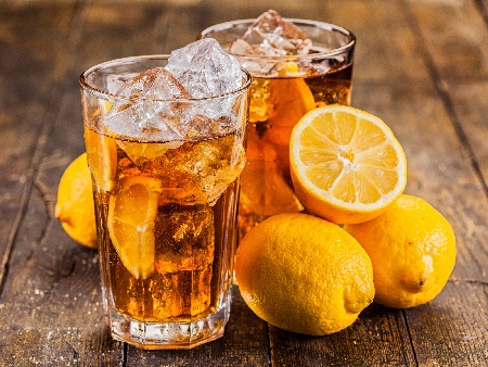 Ароматен студен чай с джинджифил, мед, лимон и канела - снимка на рецептата